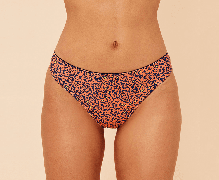 Sisters Republic FR La culotte menstruelle en tissus BIO efficace 12h sans fuite, ni odeur, ni sensation d'humidité. Élue "Victoire de la Beauté Top Innovation"