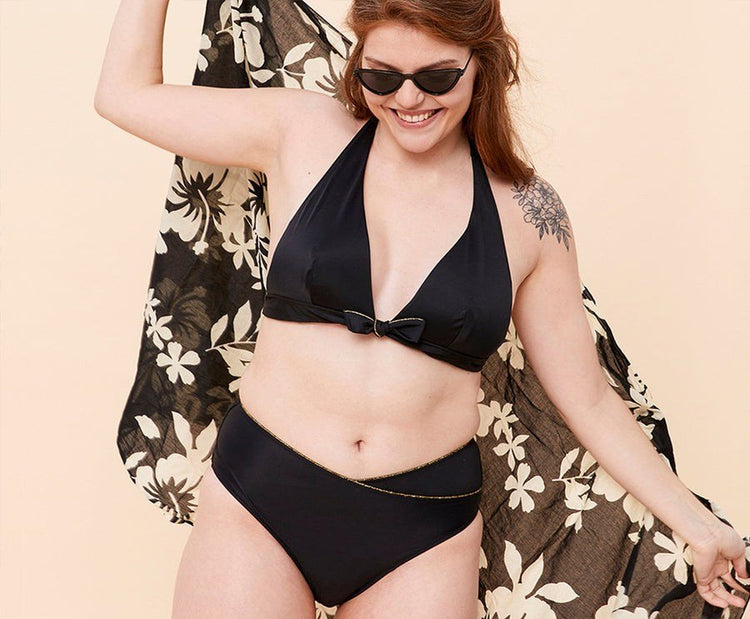 Ensemble maillot de bain Naïa noir fond beige