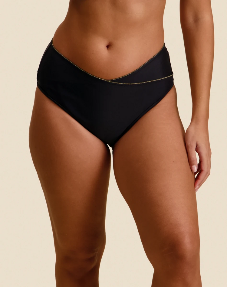 Sisters Republic FR La culotte menstruelle en tissus BIO efficace 12h sans fuite, ni odeur, ni sensation d'humidité. Élue "Victoire de la Beauté Top Innovation"