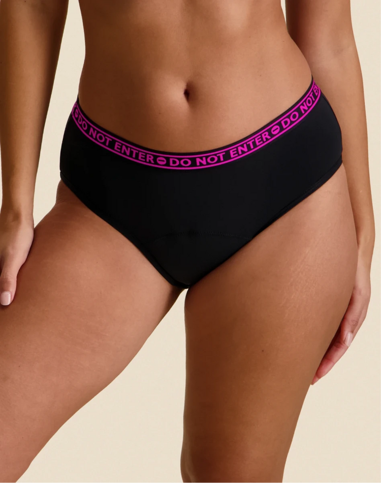 Sisters Republic FR La culotte menstruelle en tissus BIO efficace 12h sans fuite, ni odeur, ni sensation d'humidité. Élue "Victoire de la Beauté Top Innovation"