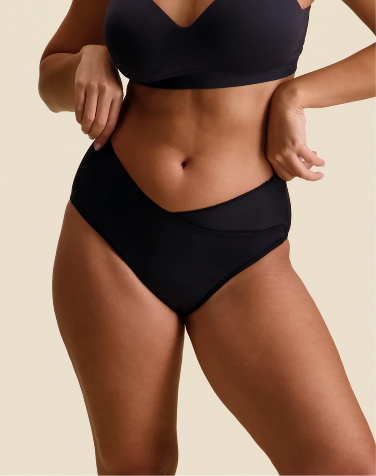 Sisters Republic FR La culotte menstruelle en tissus BIO efficace 12h sans fuite, ni odeur, ni sensation d'humidité. Élue "Victoire de la Beauté Top Innovation"