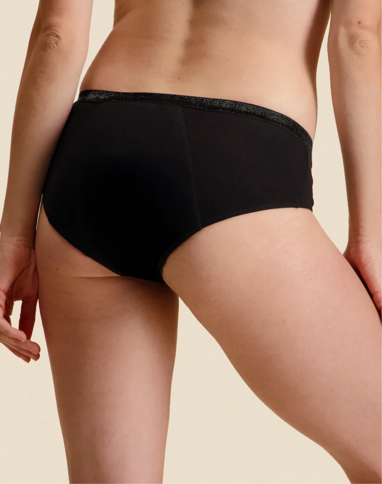 Sisters Republic FR La culotte menstruelle en tissus BIO efficace 12h sans fuite, ni odeur, ni sensation d'humidité. Élue "Victoire de la Beauté Top Innovation"