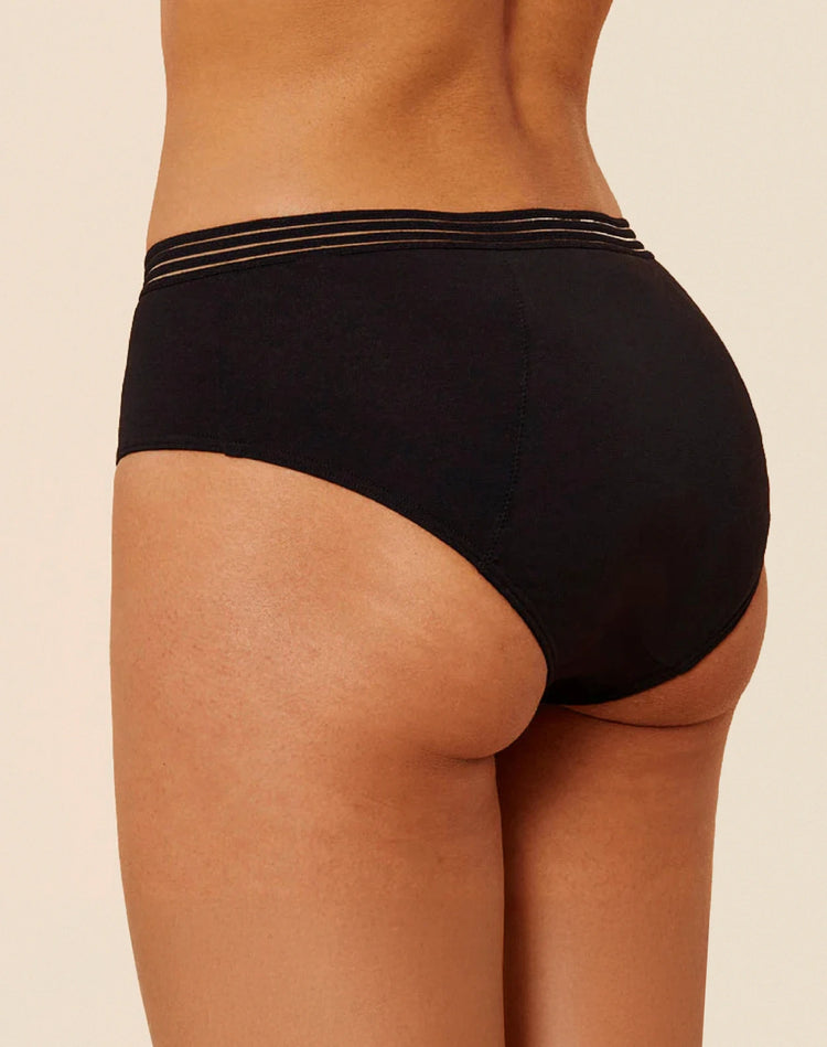 Sisters Republic FR La culotte menstruelle en tissus BIO efficace 12h sans fuite, ni odeur, ni sensation d'humidité. Élue "Victoire de la Beauté Top Innovation"